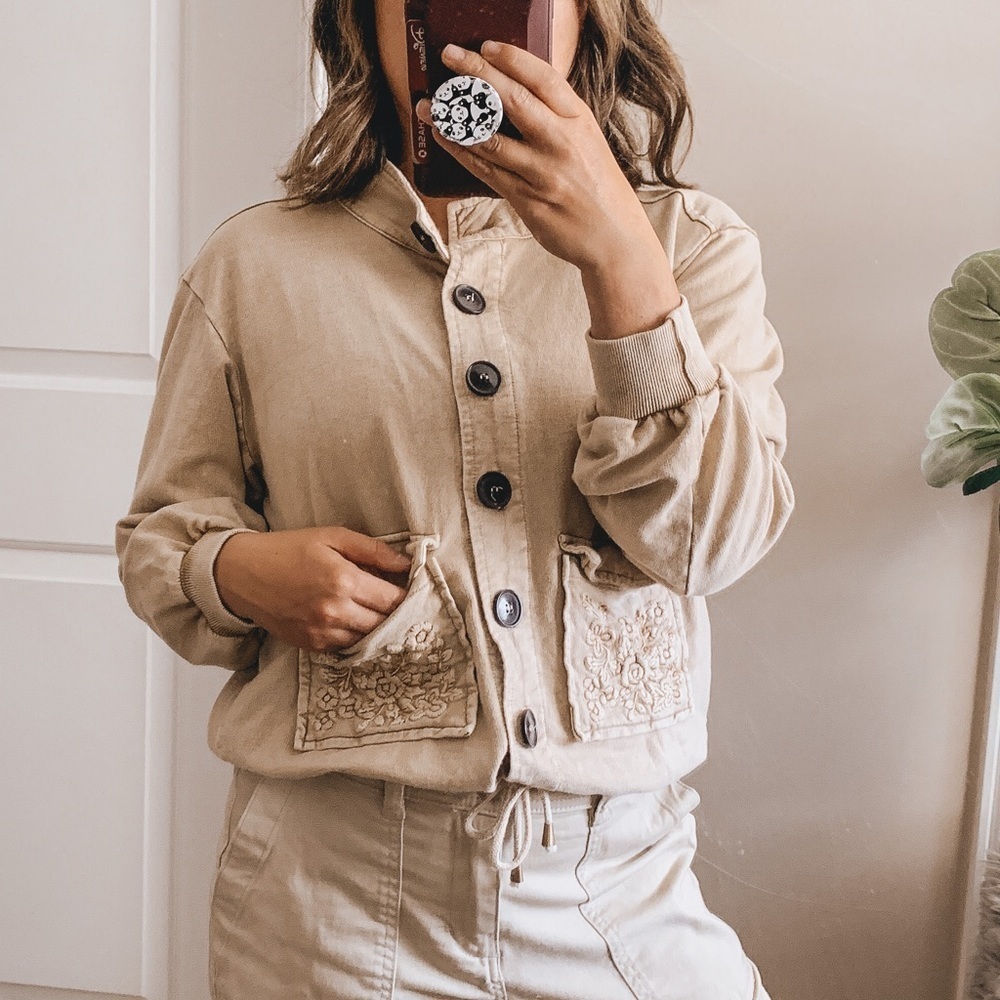Solitaire Button Front Jacket. Size Small - Picture 9 of 12